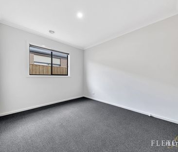 Modern Family Living in the Heart of Tarneit - Photo 3