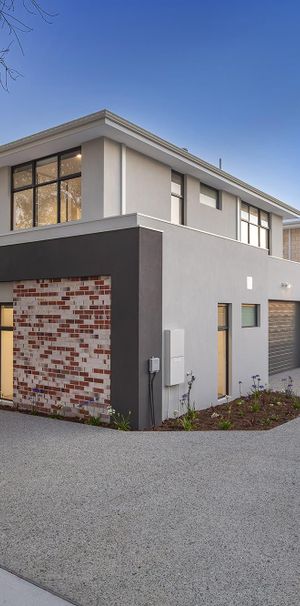 BRAND NEW MODERN FAMILY HOME IN RIVERVALE ! - Photo 2