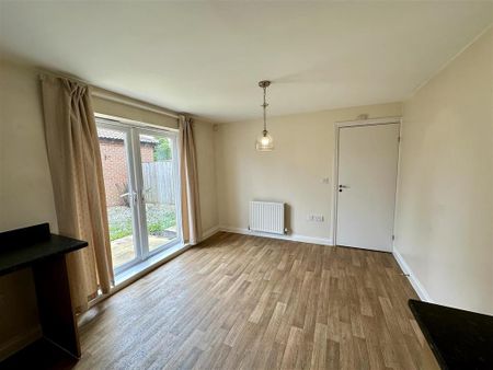 4 bedroom terraced house to rent - Photo 3