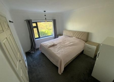 Links Drive, Solihull - Photo 5