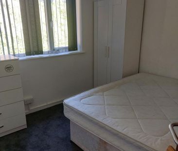 1 bedroom in a house share to rent - Photo 4