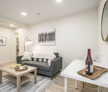 Elmwood - Beautiful 1 Bedroom Main Floor Flat in Dartmouth! - Photo 1