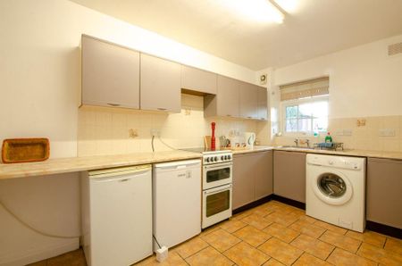 2 bedroom ground floor flat to rent - Photo 3