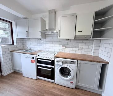 4 bedroom semi-detached house to rent - Photo 2