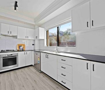 South Hurstville - Photo 2