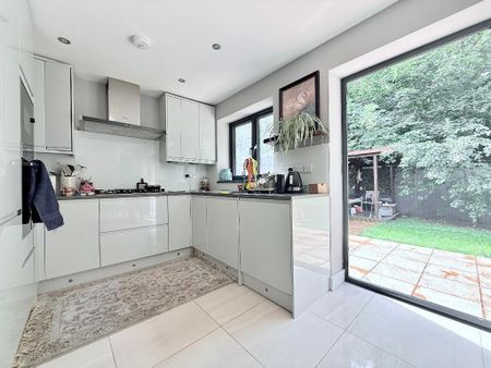 Wulfstan Street, East Acton, London, W12 0AB - Photo 4