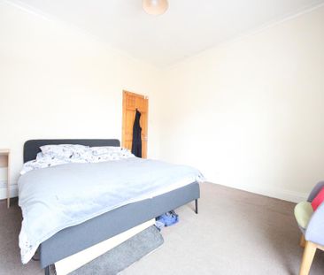 3 bedroom end of terrace house to rent - Photo 4