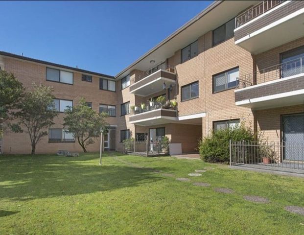 Ground Floor Single Bedroom Unit - Photo 1