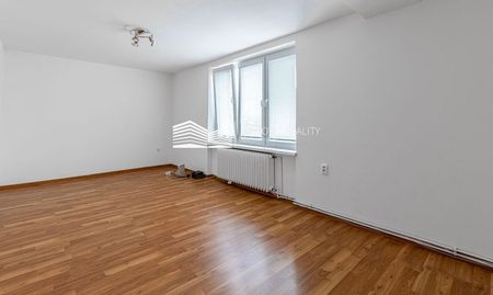 Priestranný 2-izbový byt na prenájom v centre Pezinka – Záhradná ul. - Fotografia 3