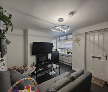 2 bedroom end of terrace house to rent - Photo 2