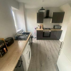 3 bed terraced house to rent in Greystoke Gardens, Gateshead, NE9 - Photo 2