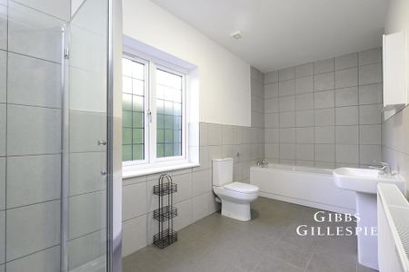 5 bedroom detached house to rent - Photo 2