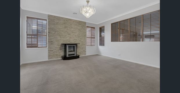 Large family home in Prime location!! - Photo 1