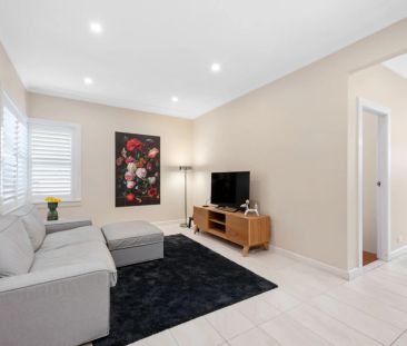 Single-Level Contemporary Entertainer Close to the Beach - Photo 1