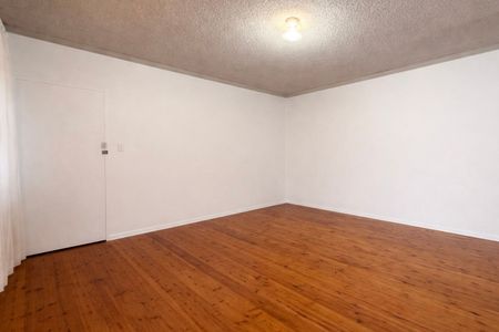 Spacious & Convenient Ground Floor Living - Photo 5