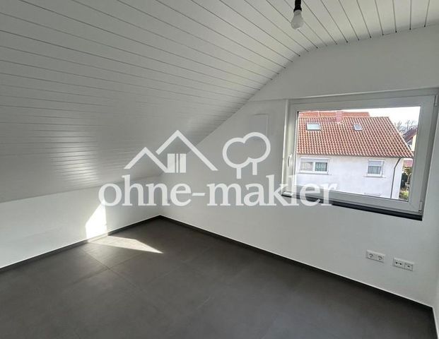 Moderne 3-Zimmer-Dachgeschosswohnung mit Balkon - Foto 1
