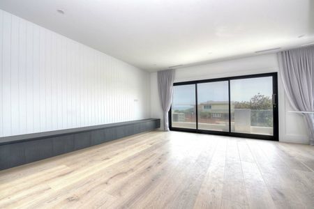 LUXURY BEACHSIDE LIVING - Photo 3