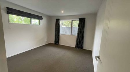 Gloucester awaits!! - Photo 3