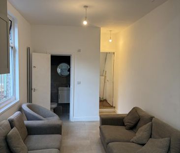 4 bedroom terraced house to rent - Photo 2