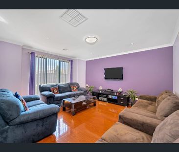 An Exquisite 4 Bedroom Family Residence in Coveted Tarneit Location! - Photo 1