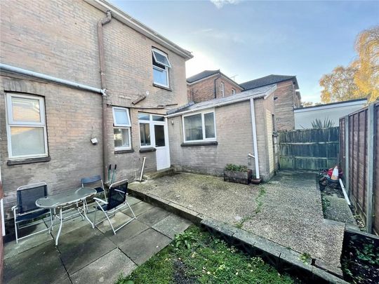 5 bedroom detached house to rent - Photo 1