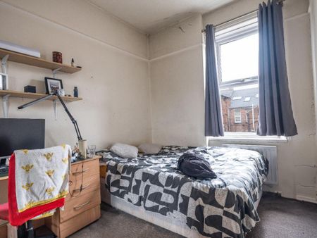 3 bedroom flat to rent - Photo 2