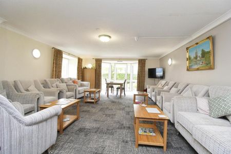 1 bedroom retirement property to rent - Photo 2
