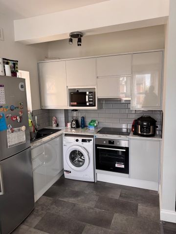 2 Bed Flat, Elmers End Road, SE20 - Photo 3