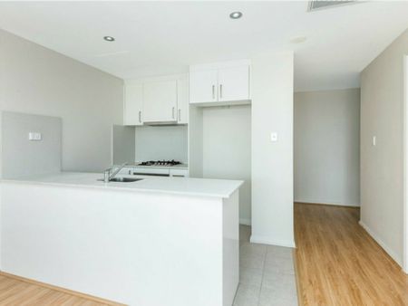 Sun-Filled Two Bedroom Apartment in the Heart of Burwood ! - Photo 4