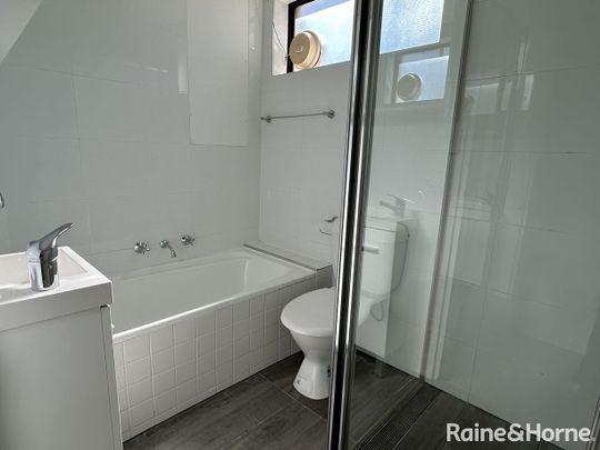 Freshly Painted With New Carpet Two Bedroom Apartment - Photo 1