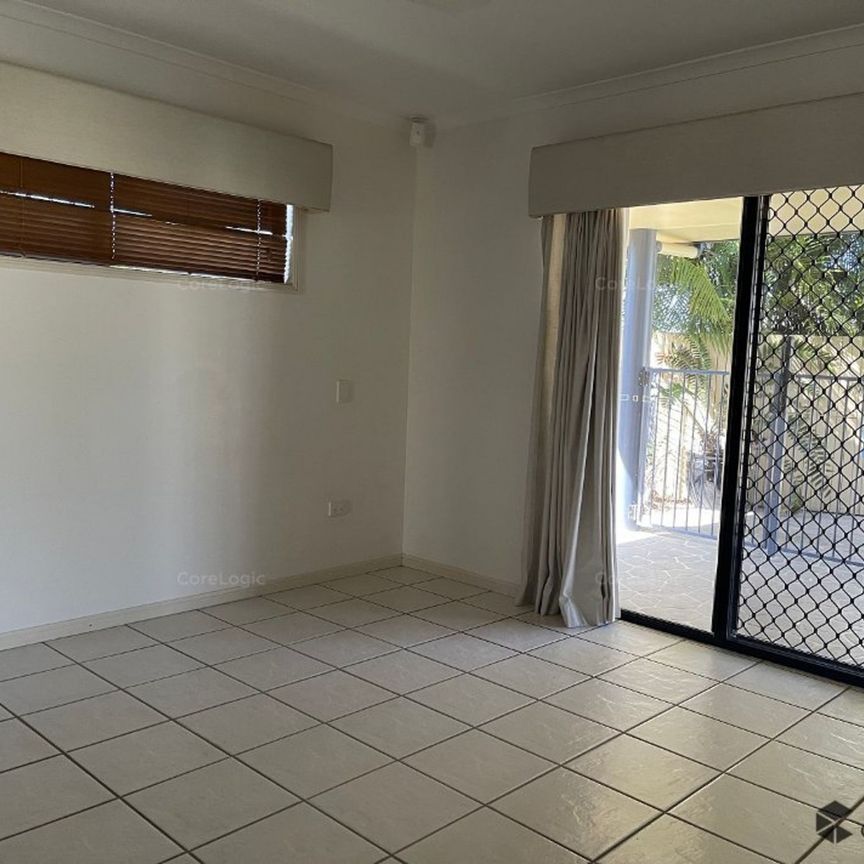 LARGE FAMILY HOME - Photo 1