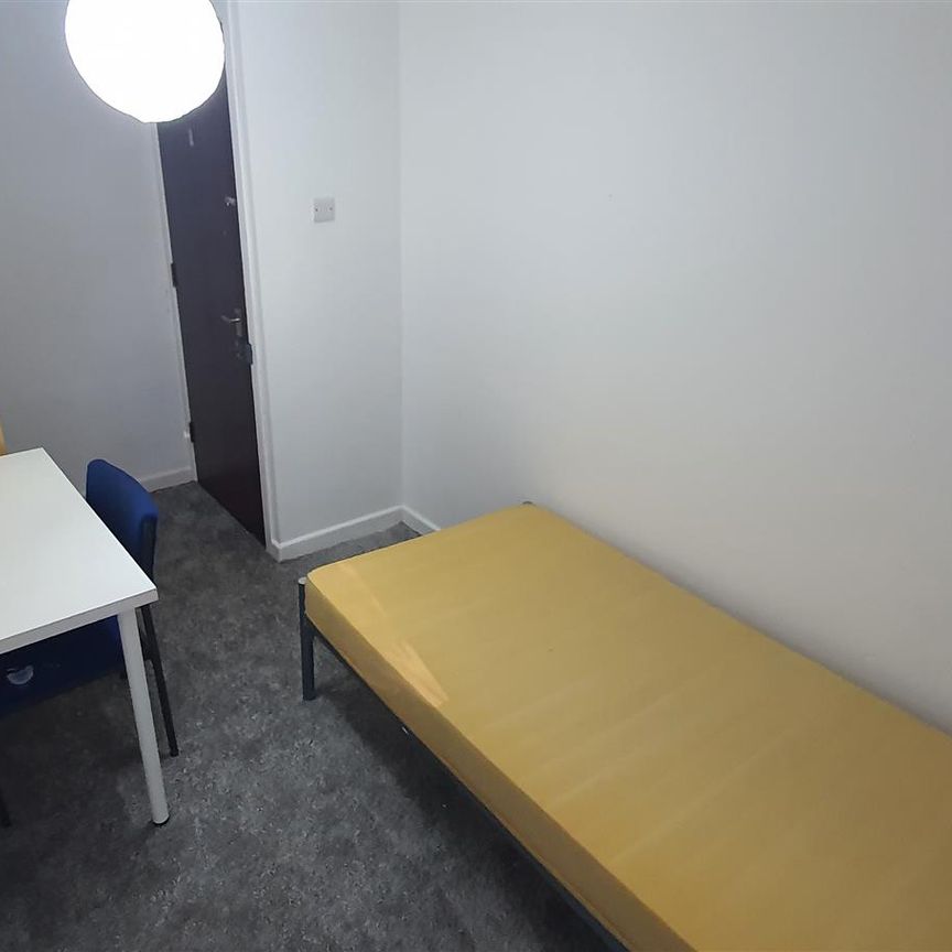 The Mount, Bournemouth, BH1 - Photo 1