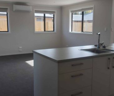 Sunny 3-bedroom house for rent!! - Photo 2