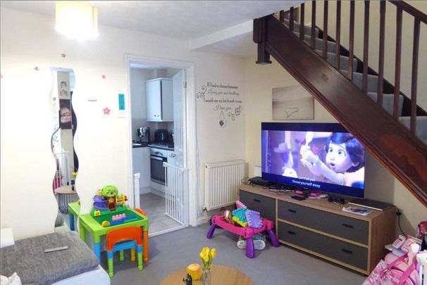 2 bedroom terraced house to rent - Photo 1