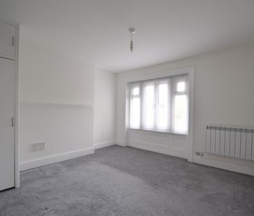 2 Bed Flat - Conversion - Photo 2