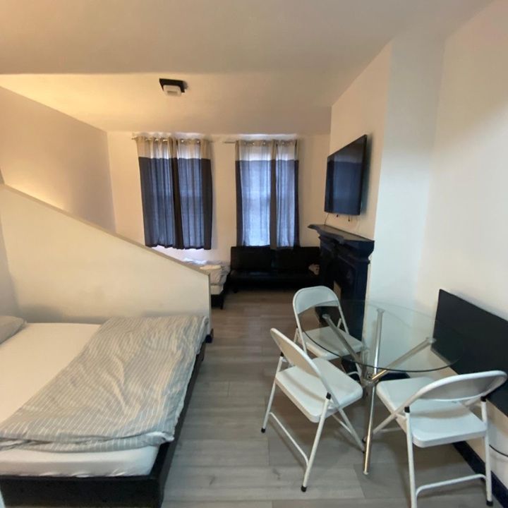 5 Bed Flat, Lever Street, EC1V - Photo 1