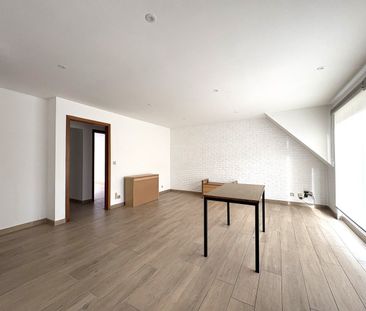 Lichtrijk appartement met 2 slaapkamers in het centrum van Torhout - Photo 2