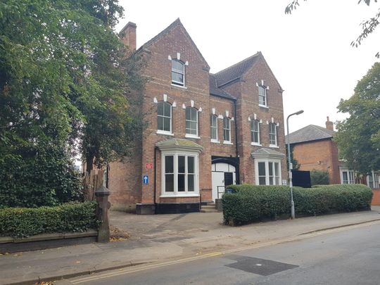 Saint Paul’s Square, Burton On Trent - Photo 1