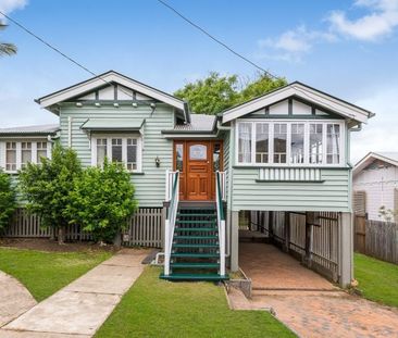 Renovated Queenslander in Great Location - Photo 4