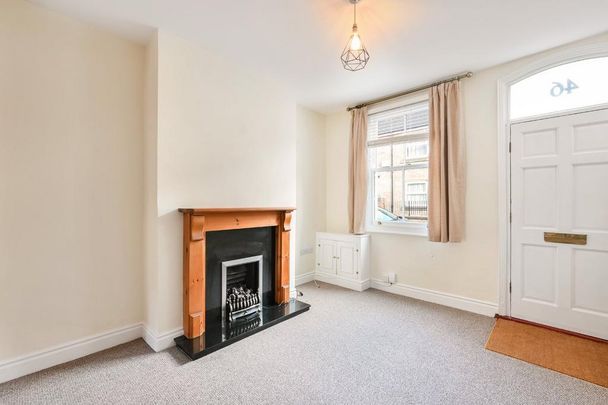 2 bedroom terraced house to rent - Photo 1