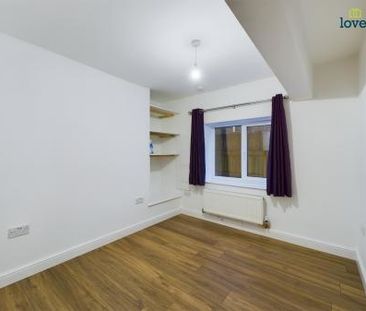 2 bedroom Flat To Let - Photo 3