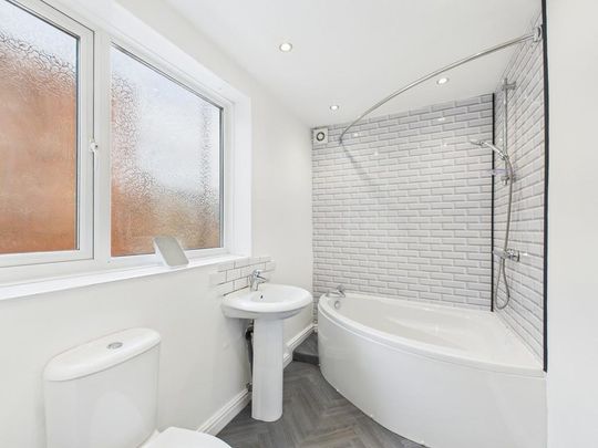 3 bedroom terraced house to rent - Photo 1