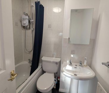 2 bedroom end of terrace house to rent - Photo 2