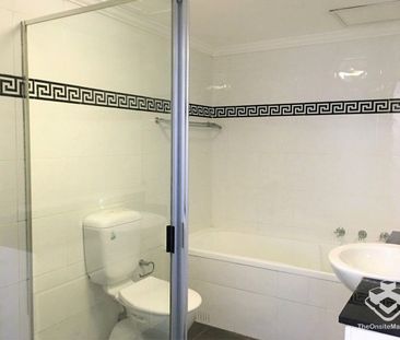 Modern Apartment in the Heart of Chatswood - Photo 5