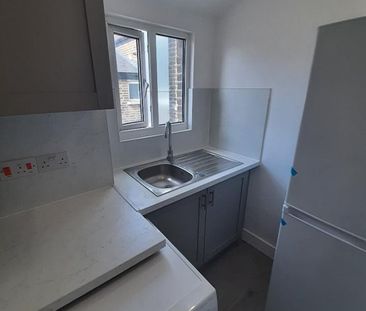 Studio Flat, A London Rd, SW16 - Photo 4