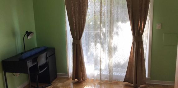 Chambre meublée pour homme à louer à Longueuil - Photo 2