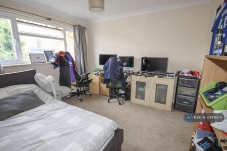 3 bedroom terraced house to rent - Photo 4
