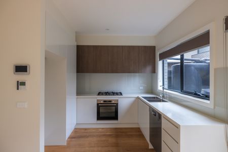 7/13-15 Cabena Crescent, Chadstone VIC 3148 - Townhouse For Rent | Domain - Photo 4