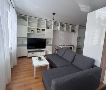 Pekný priestranný 1-izbový byt s veľkou kúpeľňou na prenájom – Šust... – Fotografia 4