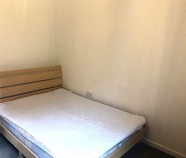 2 bedroom Flat To Let - Photo 4